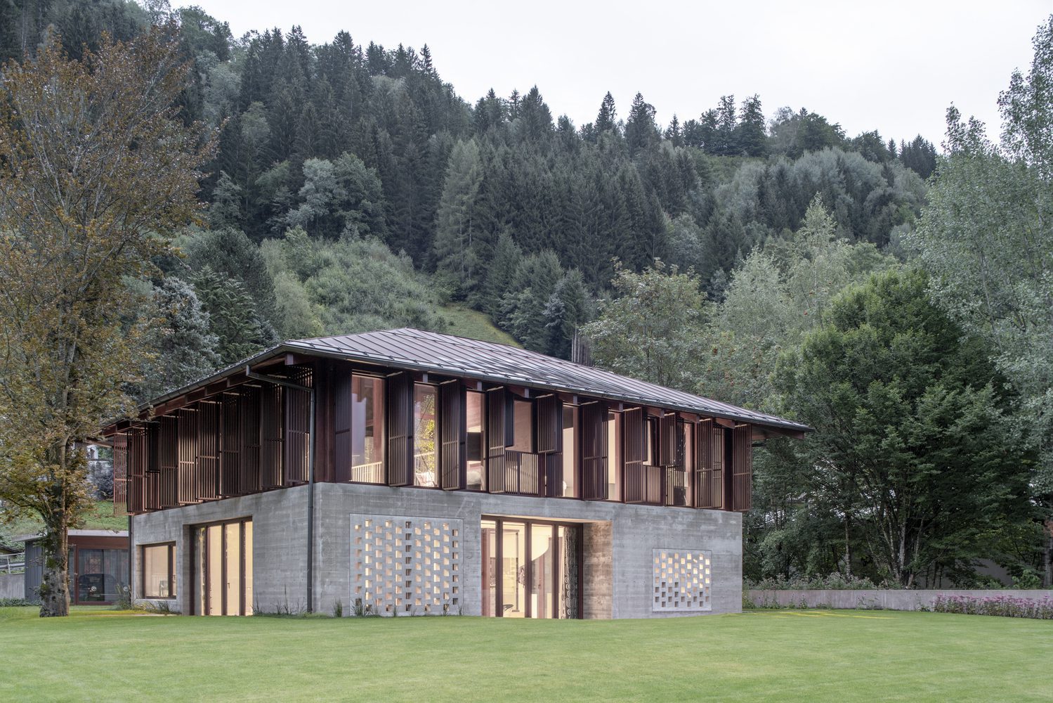 Steiner Architektur 建築 The House on Lake Zell by Steiner Architektur - Alpine Spaces